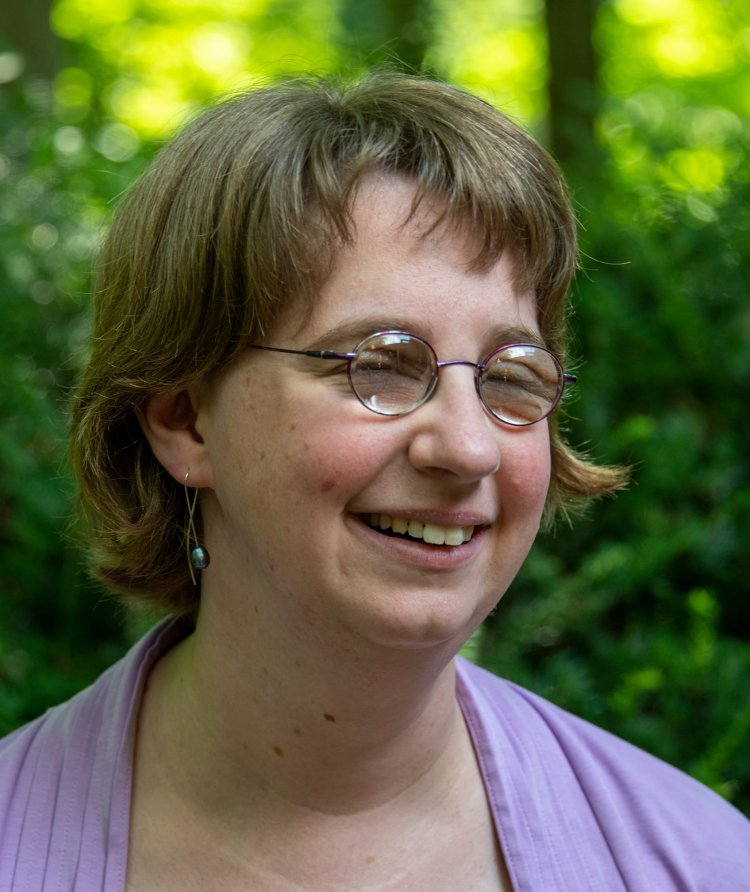 Ross (Soprano) Short Biography